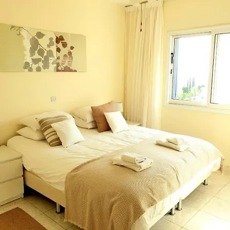 Апартаменты Regina Gardens - Stylish Modern 1 Bedroom Пафос